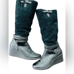 UGG AUSTRALIA Lesley 1005266
Side Zip Black Suede Tall Wedge
Boots Size 10.